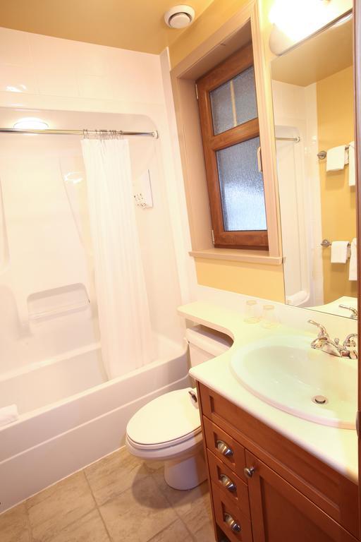 Whistler Alpine Chalet Retreat & Wellness Villa Kamer foto