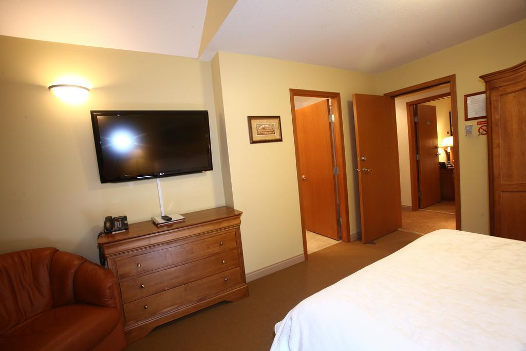 Whistler Alpine Chalet Retreat & Wellness Villa Kamer foto