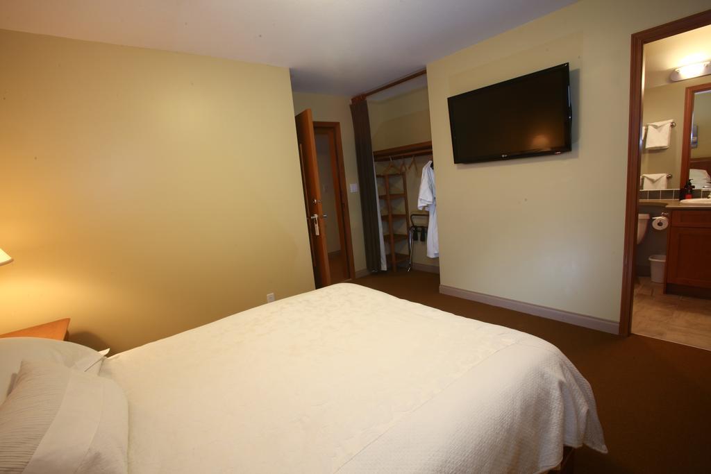 Whistler Alpine Chalet Retreat & Wellness Villa Kamer foto