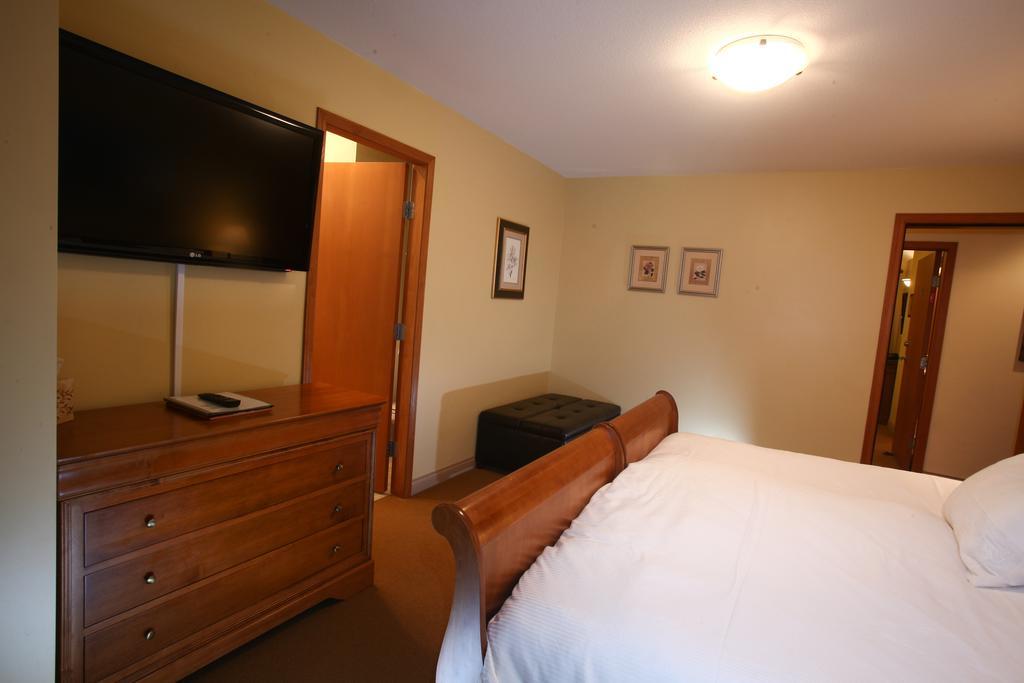 Whistler Alpine Chalet Retreat & Wellness Villa Kamer foto