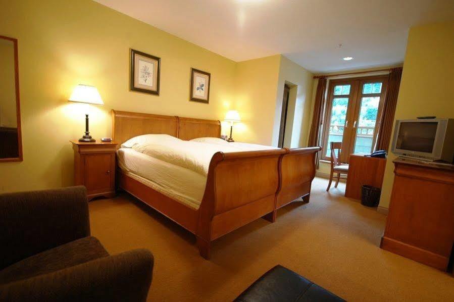 Whistler Alpine Chalet Retreat & Wellness Villa Kamer foto